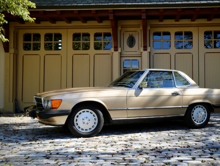 Heir's Auction - 1986 Mercedes 560SL & Collectibles