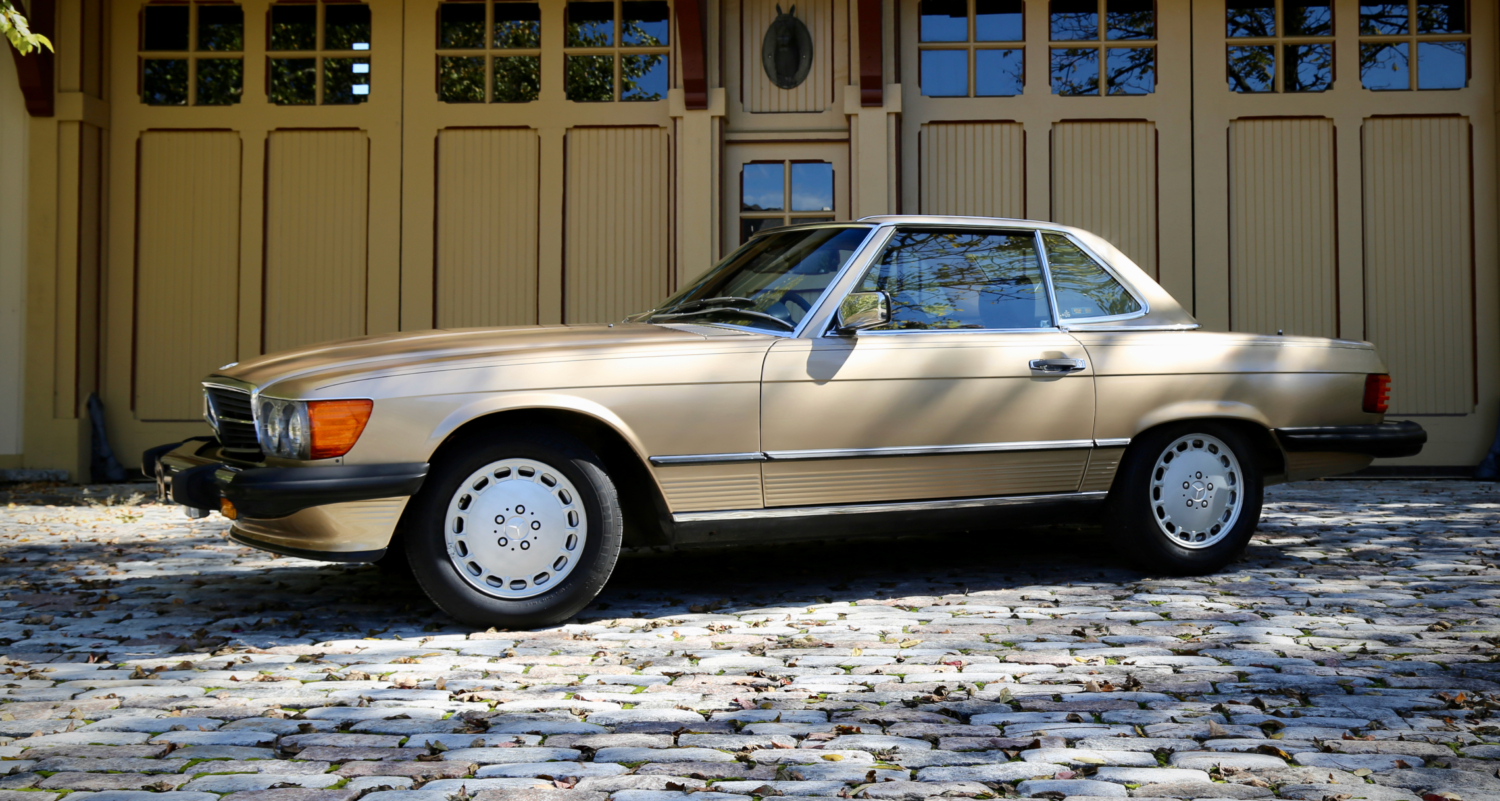 Heir's Auction- 1986 Mercedes-Benz 560SL & Collectibles