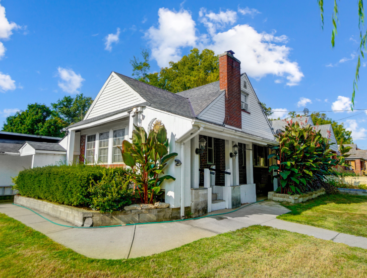Cincinnati Urban Oasis: Double Lot, 4-bed Cape Cod with Pole Barn